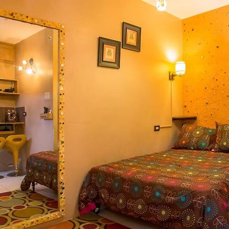 One32 Guesthouse Bejeweled Kingston Bagian luar foto