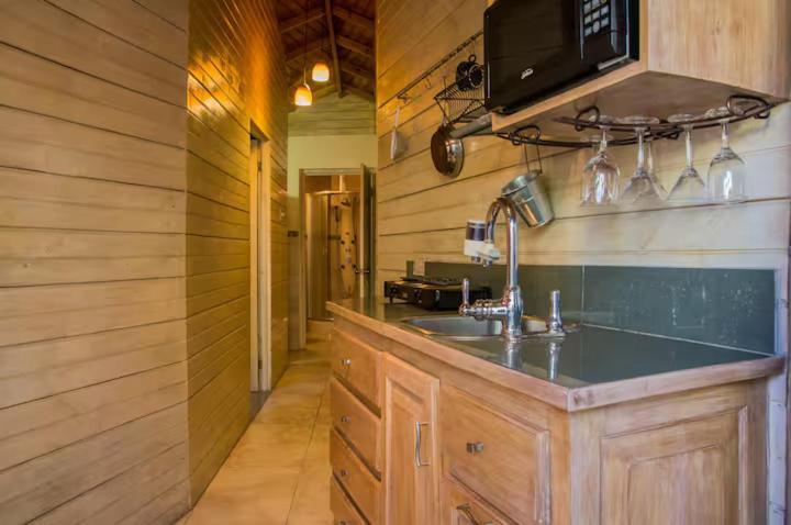 One32 Guesthouse Bejeweled Kingston Bagian luar foto