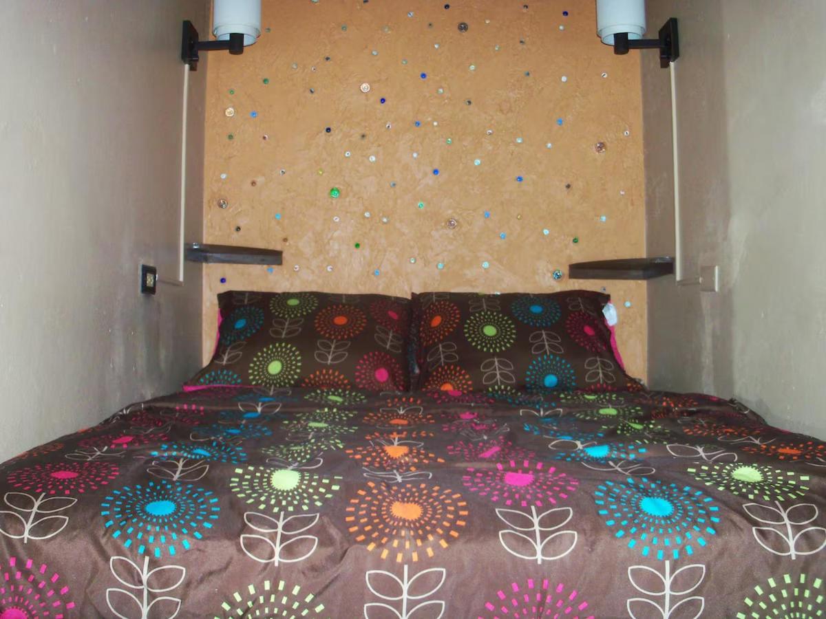 One32 Guesthouse Bejeweled Kingston Bagian luar foto
