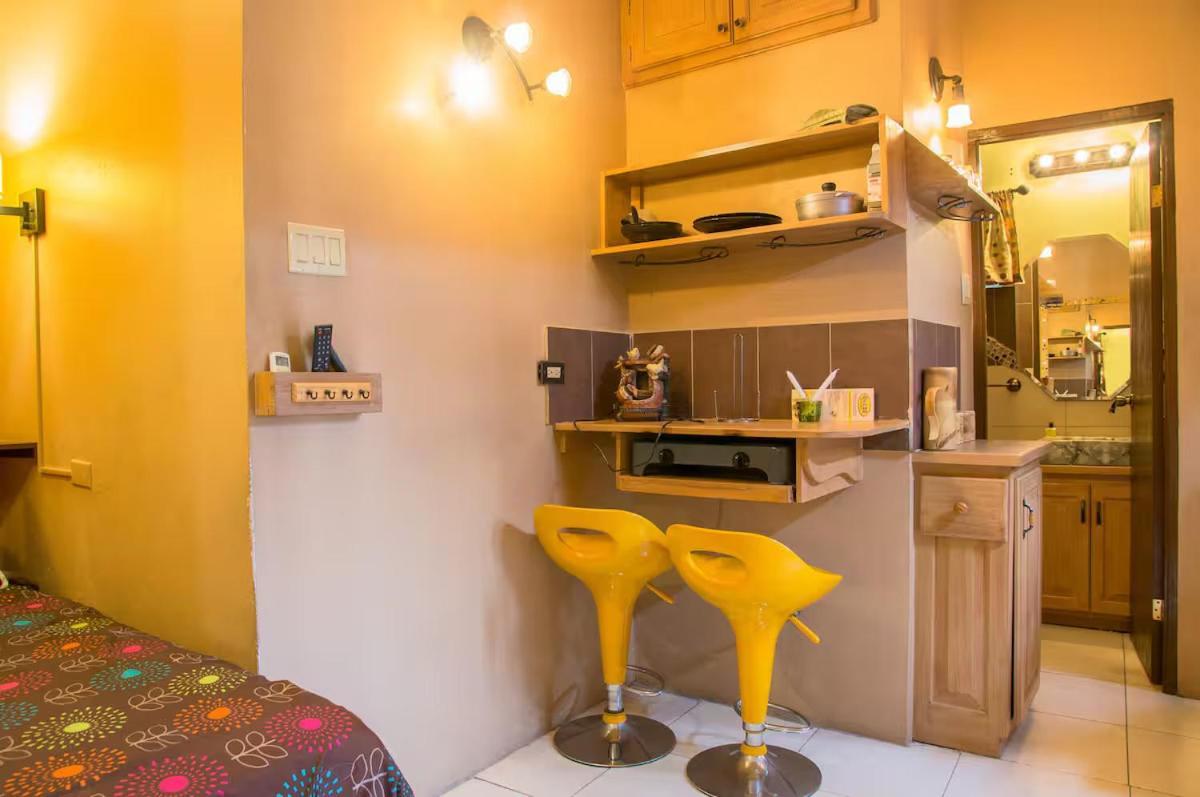 One32 Guesthouse Bejeweled Kingston Bagian luar foto