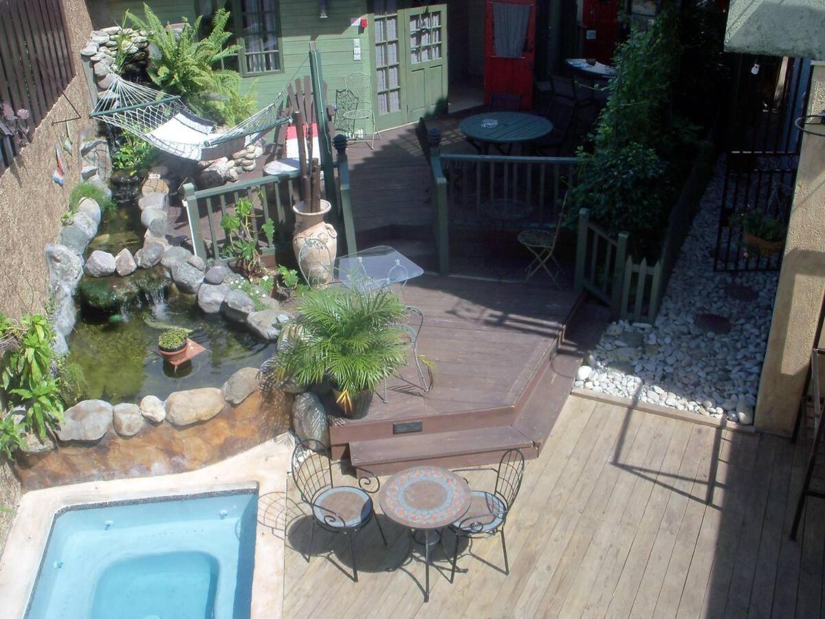 One32 Guesthouse Bejeweled Kingston Bagian luar foto