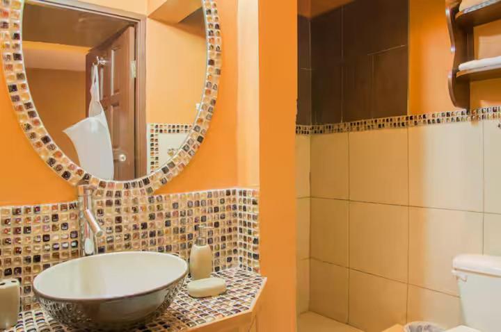 One32 Guesthouse Bejeweled Kingston Bagian luar foto