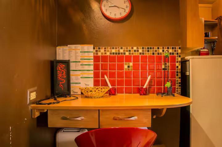 One32 Guesthouse Bejeweled Kingston Bagian luar foto